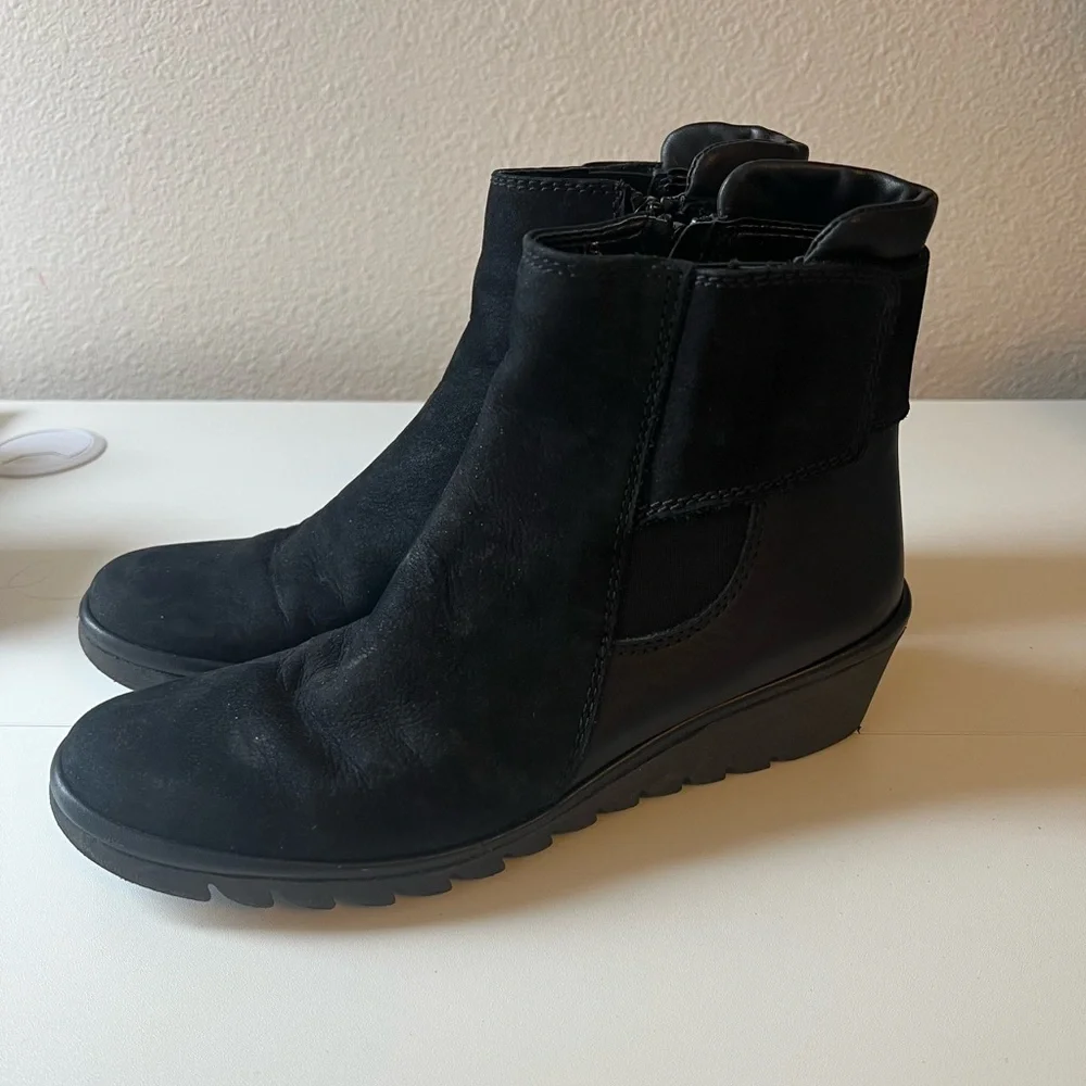 The Flexx Black Nubuck Leather Zip Ankle Booties Womens Size 7.5 EUR 38.5